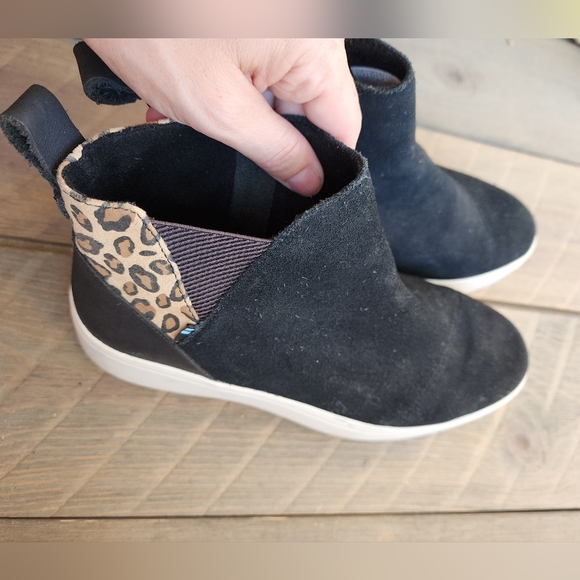 Toms Black Leopard Print Slip-On Sneakers Booties Sz 7.5 - Picture 4 of 9